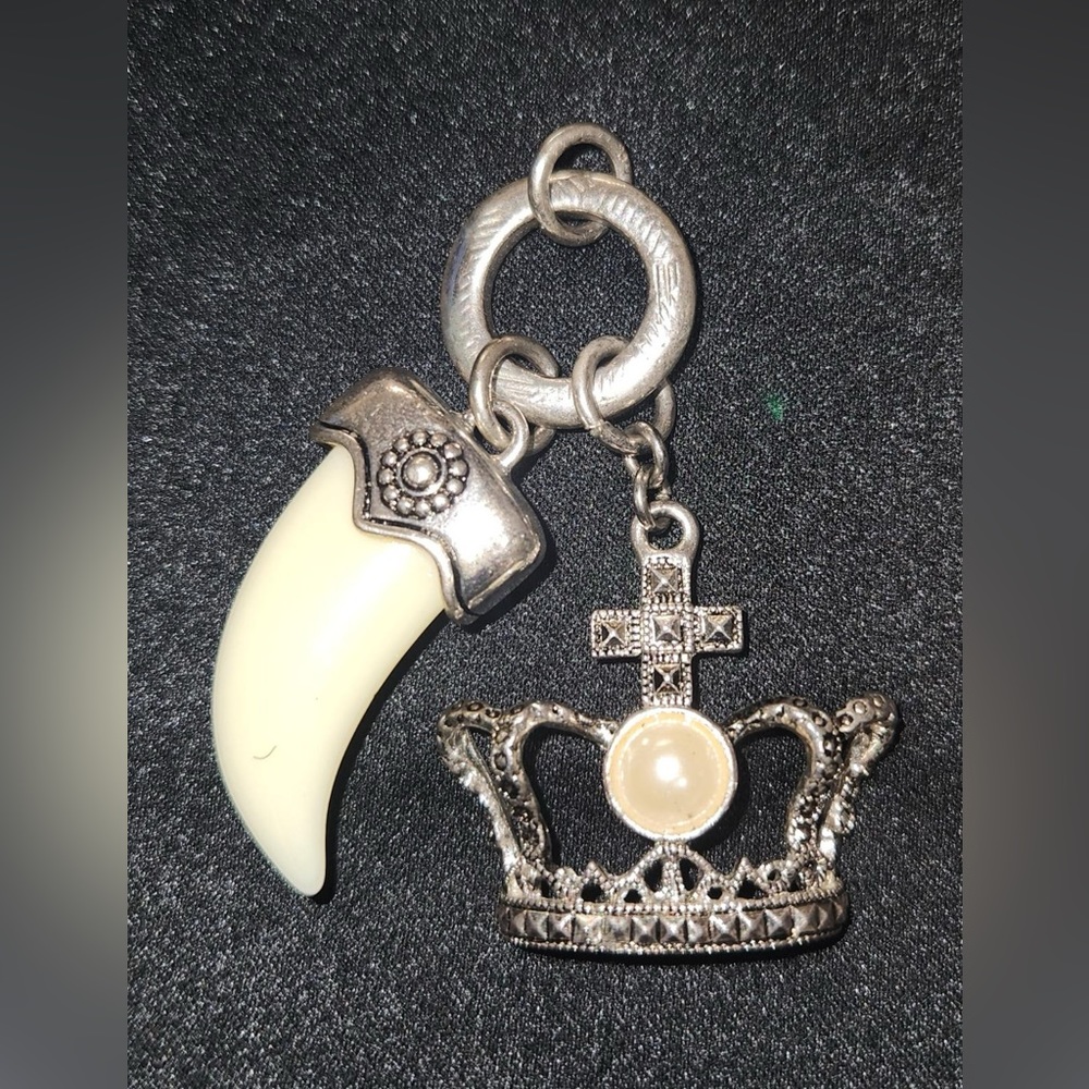 Crown pendant with faux pearls and resin fang.
2.5".